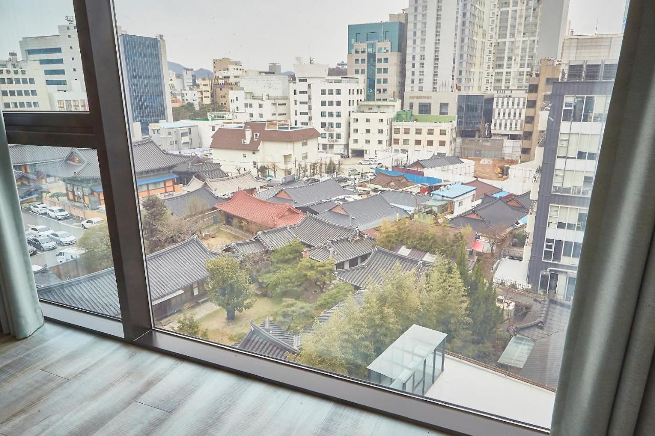 Хостел Guest 145 Gwangju Metropolitan City Екстер'єр фото
