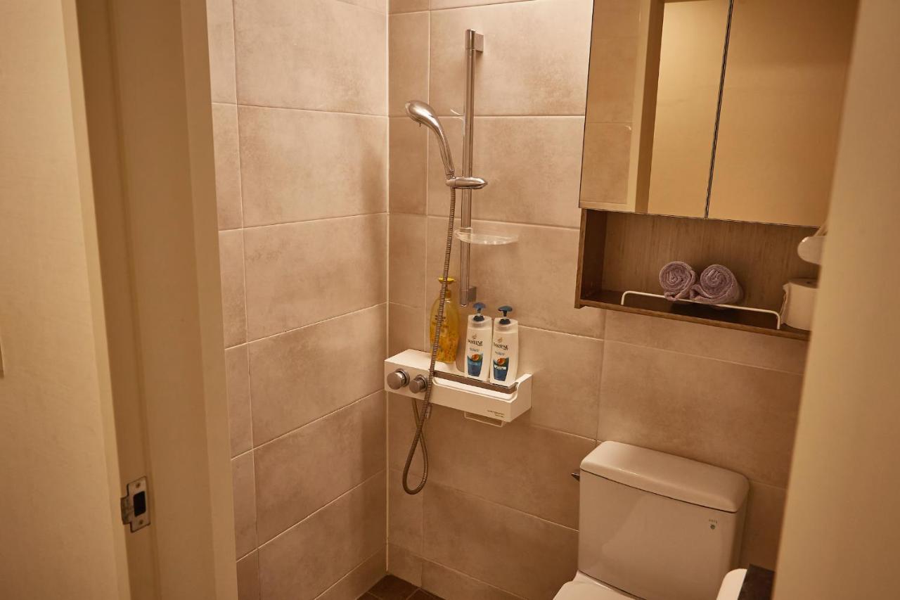 Хостел Guest 145 Gwangju Metropolitan City Екстер'єр фото