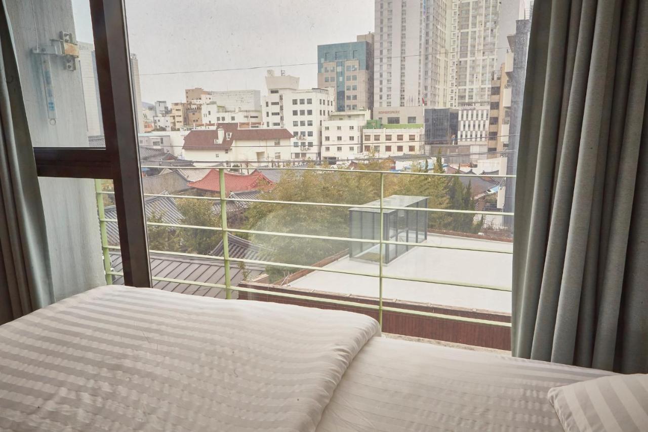 Хостел Guest 145 Gwangju Metropolitan City Екстер'єр фото