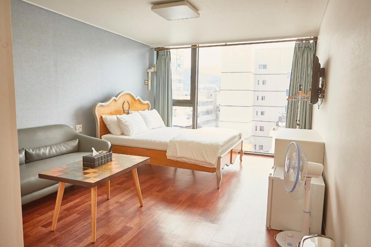 Хостел Guest 145 Gwangju Metropolitan City Екстер'єр фото