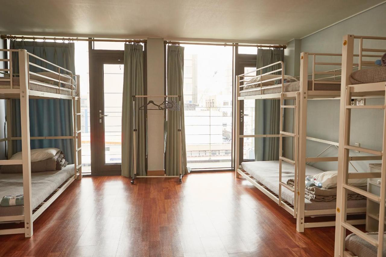 Хостел Guest 145 Gwangju Metropolitan City Екстер'єр фото
