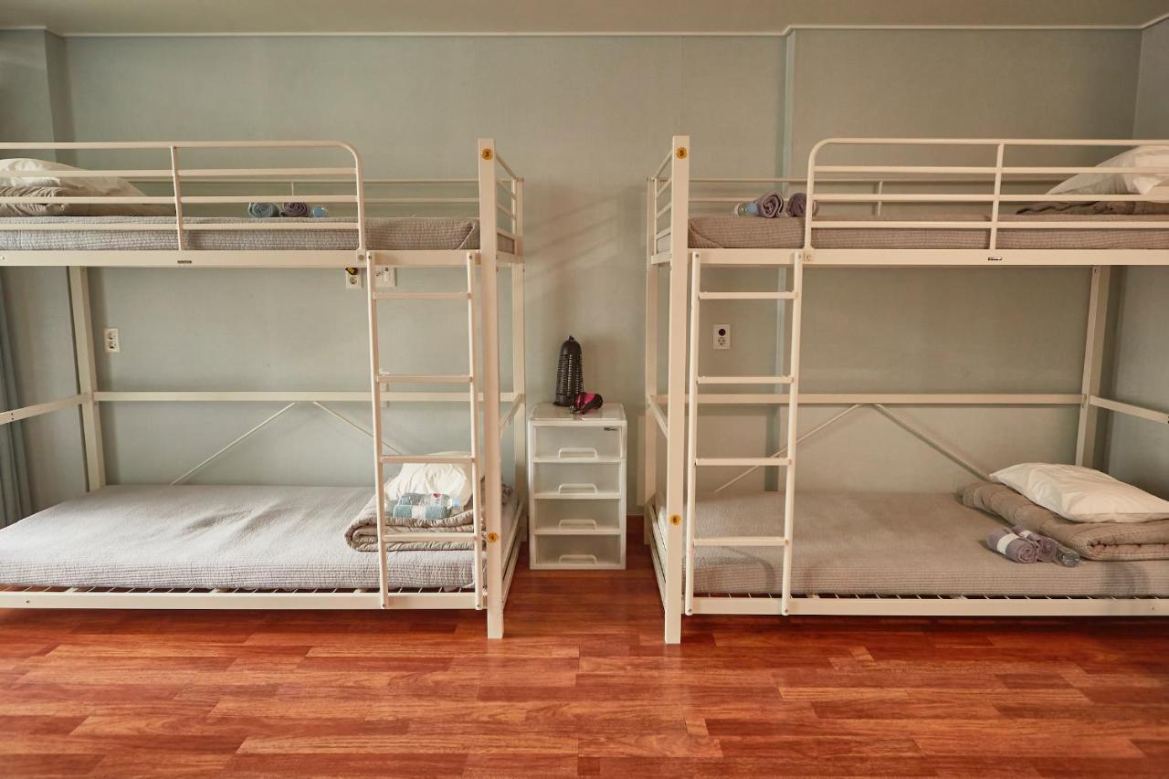Хостел Guest 145 Gwangju Metropolitan City Екстер'єр фото