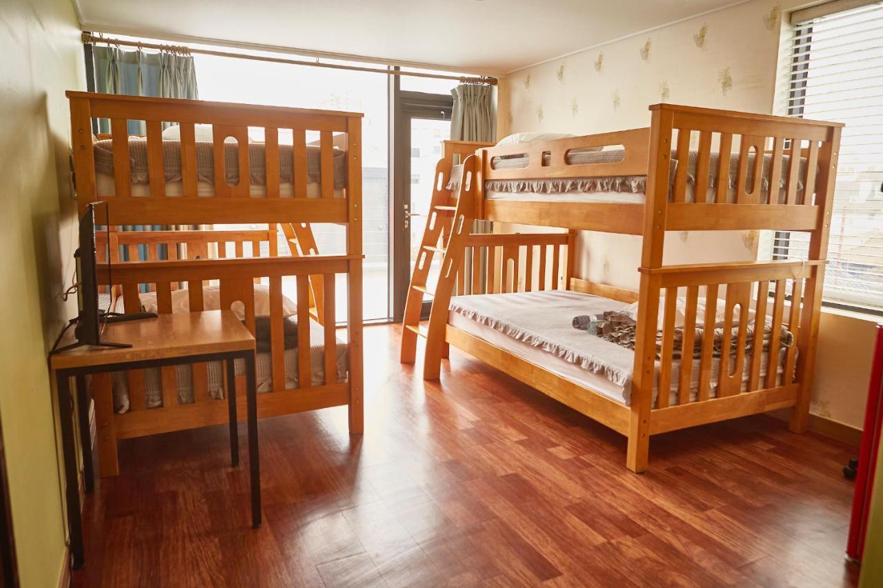 Хостел Guest 145 Gwangju Metropolitan City Екстер'єр фото