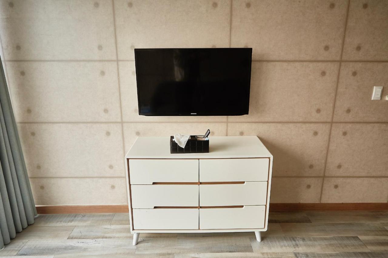 Хостел Guest 145 Gwangju Metropolitan City Екстер'єр фото