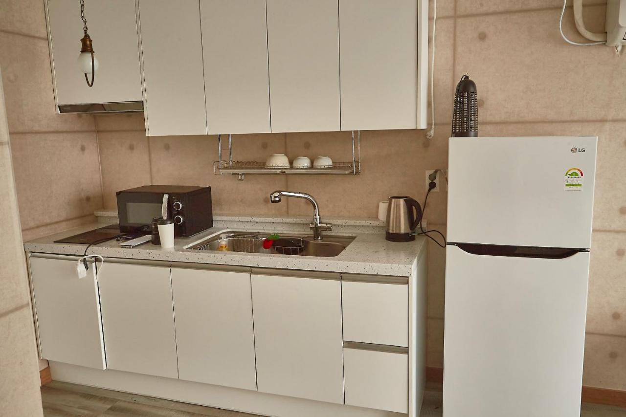 Хостел Guest 145 Gwangju Metropolitan City Екстер'єр фото