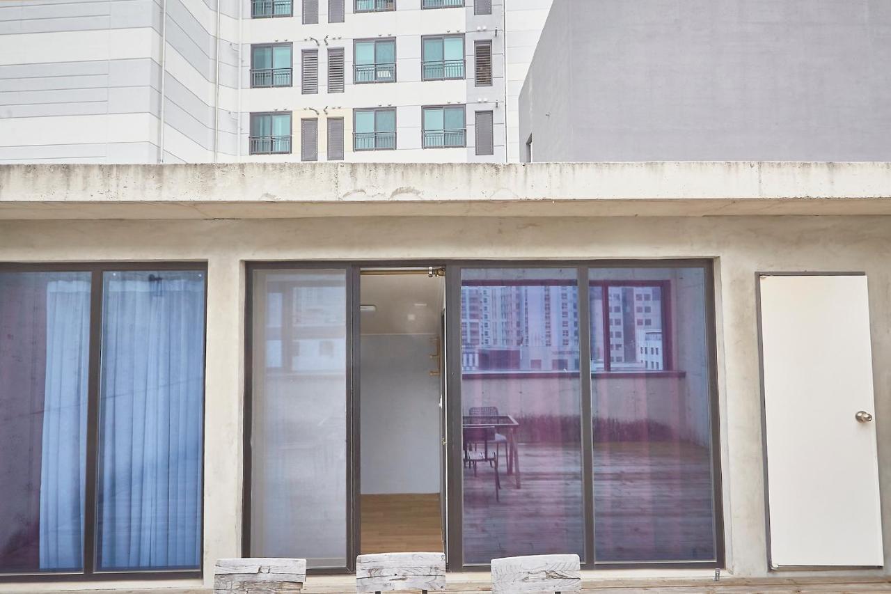 Хостел Guest 145 Gwangju Metropolitan City Екстер'єр фото