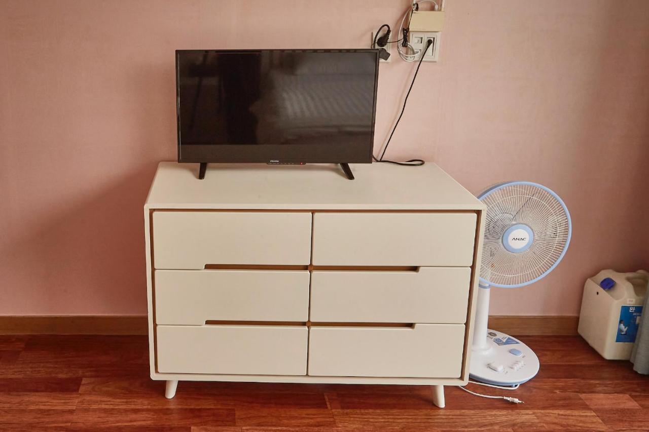 Хостел Guest 145 Gwangju Metropolitan City Екстер'єр фото