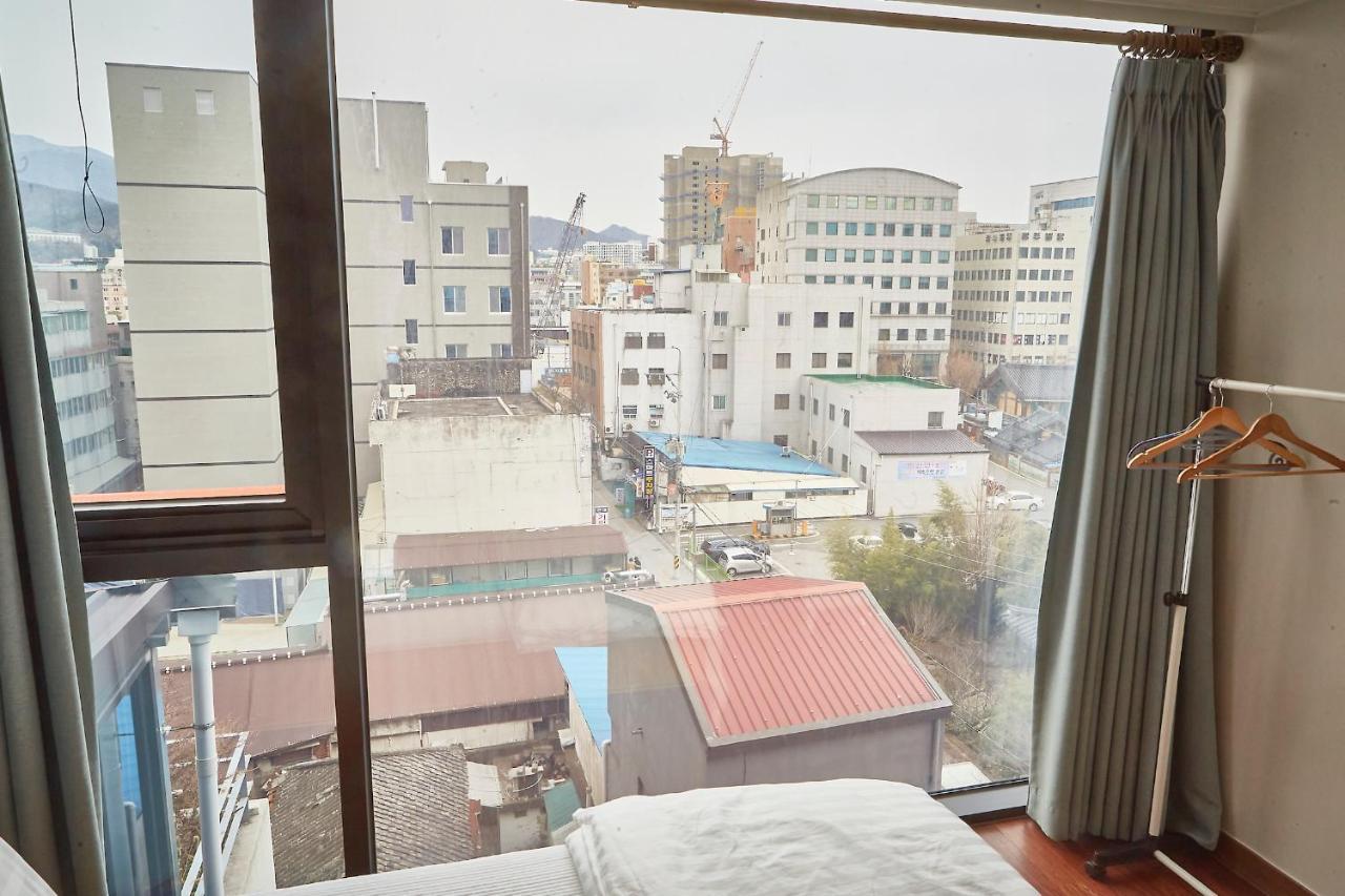 Хостел Guest 145 Gwangju Metropolitan City Екстер'єр фото