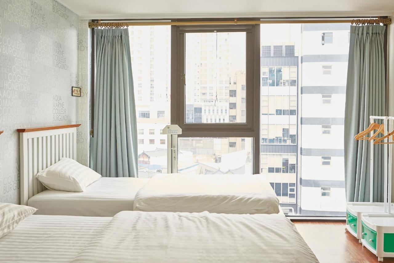 Хостел Guest 145 Gwangju Metropolitan City Екстер'єр фото