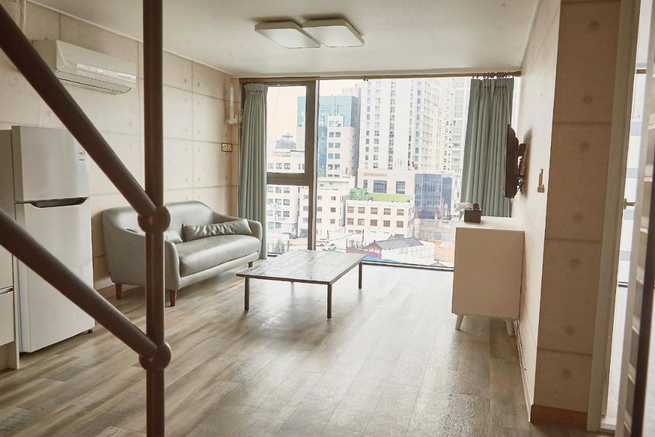 Хостел Guest 145 Gwangju Metropolitan City Екстер'єр фото