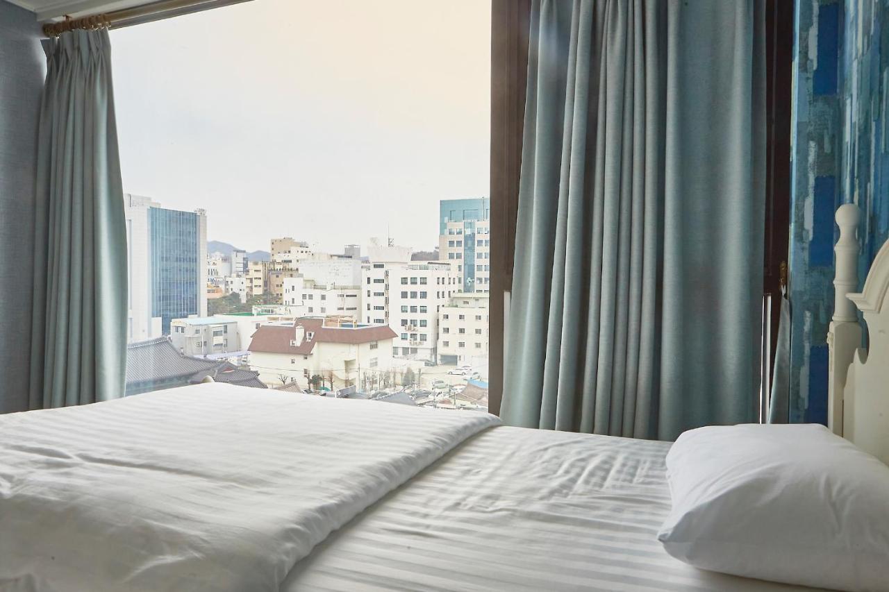 Хостел Guest 145 Gwangju Metropolitan City Екстер'єр фото