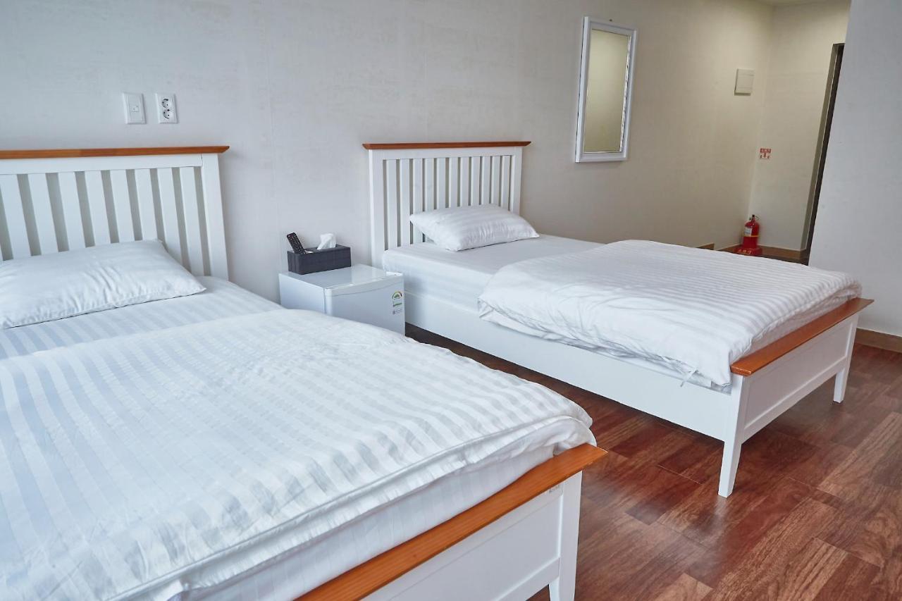 Хостел Guest 145 Gwangju Metropolitan City Екстер'єр фото