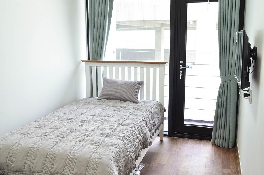 Хостел Guest 145 Gwangju Metropolitan City Екстер'єр фото